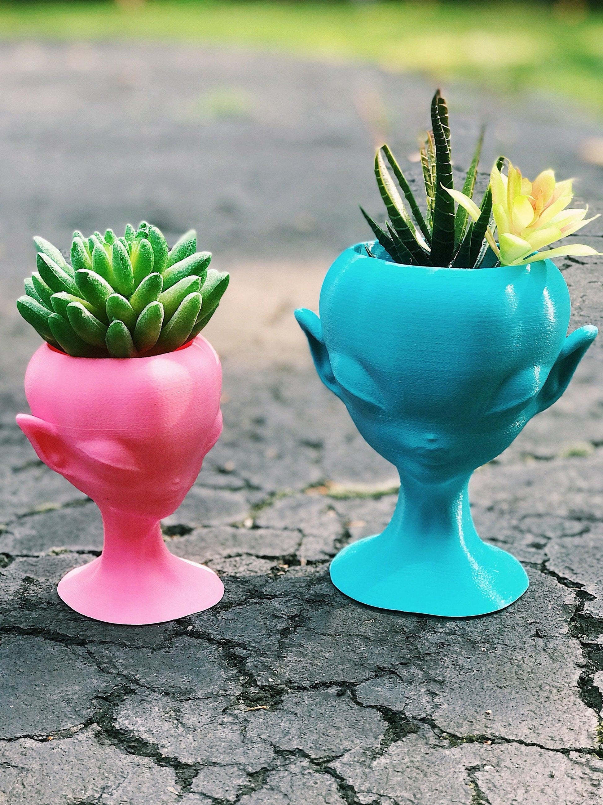 Alien planter pot - 1
